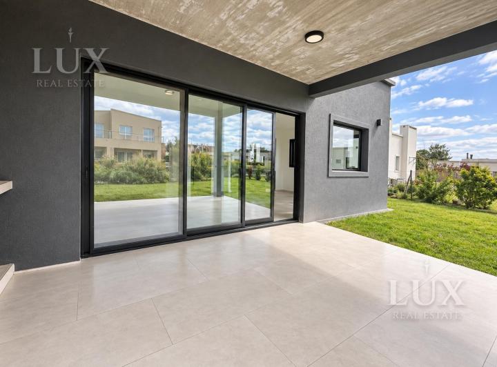 Casa · 135m² · 4 Ambientes · 2 Cocheras