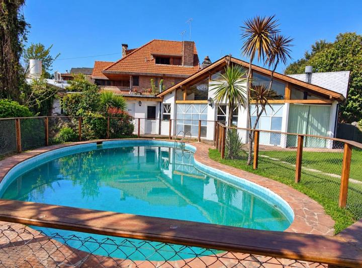 Casa · 490m² · 7 Ambientes · 3 Cocheras