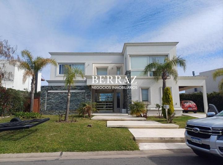 Casa · 420m² · 5 Ambientes · 2 Cocheras