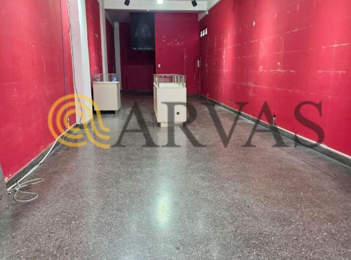 Local comercial · 64m²