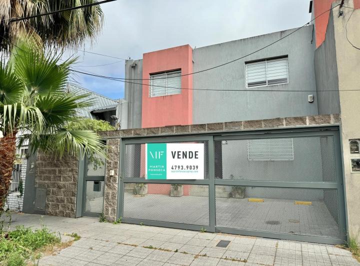 Casa · 230m² · 6 Ambientes · 2 Cocheras