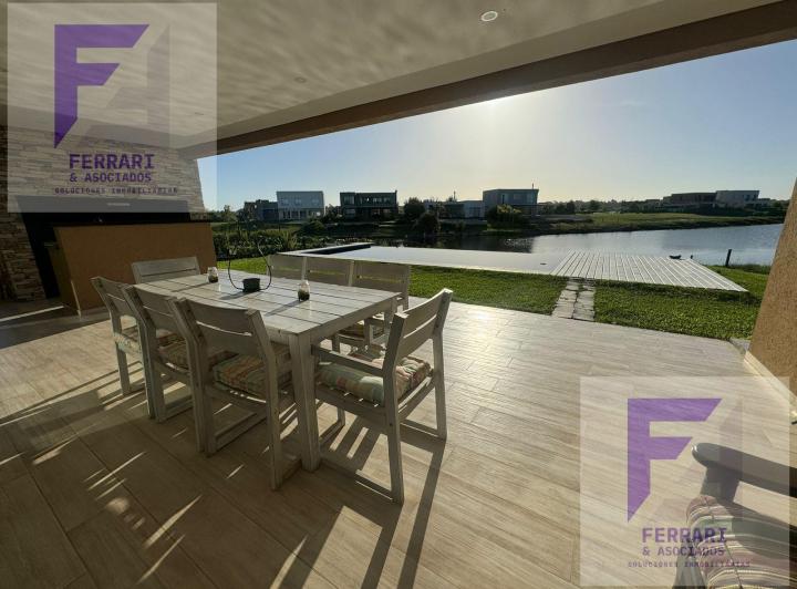 Casa · 180m² · 4 Ambientes · 4 Cocheras