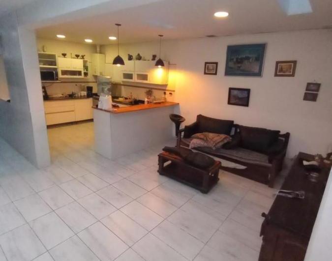 Casa · 160m² · 6 Ambientes · 1 Cochera
