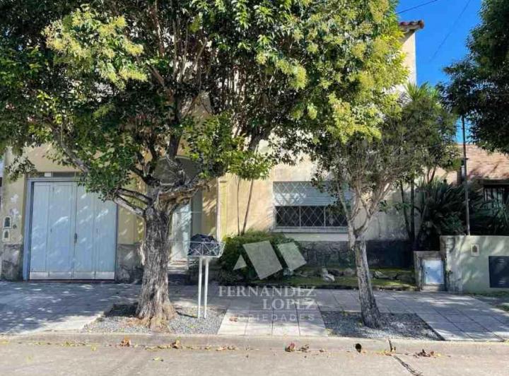 Casa · 400m² · 6 Ambientes · 1 Cochera