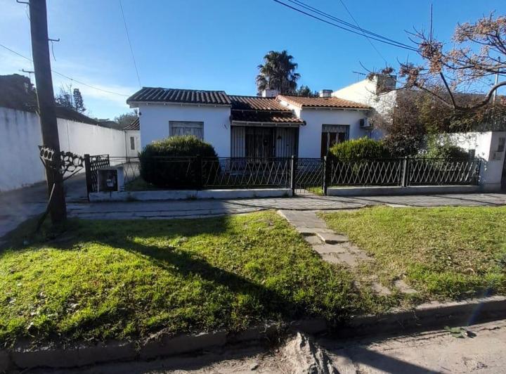 Casa · 247m² · 4 Ambientes · 2 Cocheras
