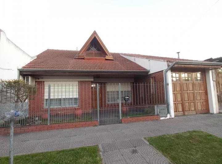 Casa · 120m² · 4 Ambientes · 2 Cocheras