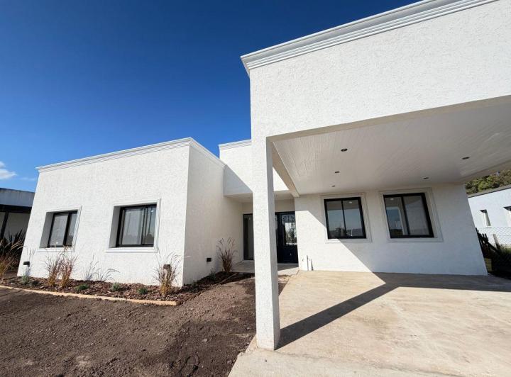 Casa · 135m² · 4 Ambientes · 2 Cocheras
