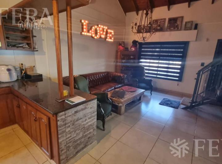 Casa · 183m² · 4 Ambientes · 2 Cocheras