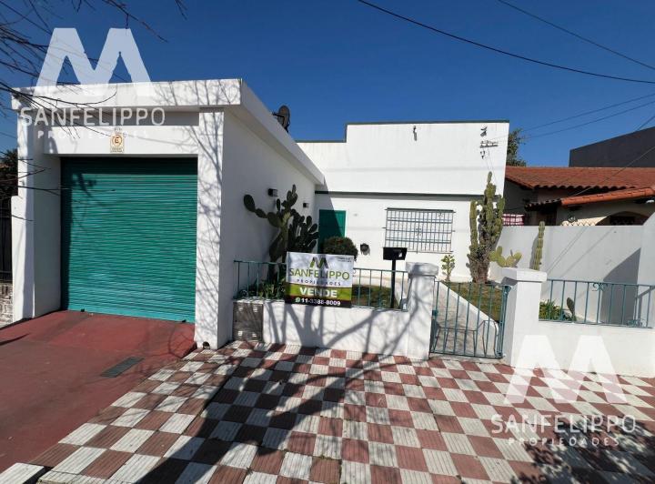 Casa · 240m² · 5 Ambientes · 1 Cochera