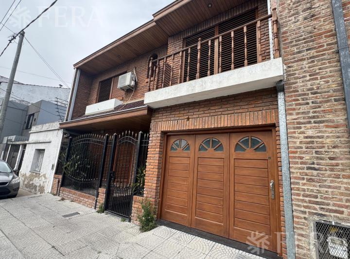 Casa · 182m² · 5 Ambientes · 1 Cochera