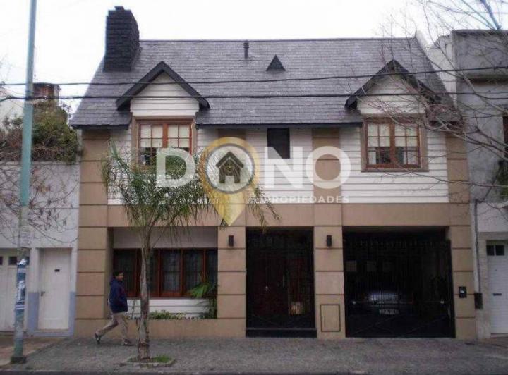 Casa · 220m² · 4 Ambientes · 1 Cochera