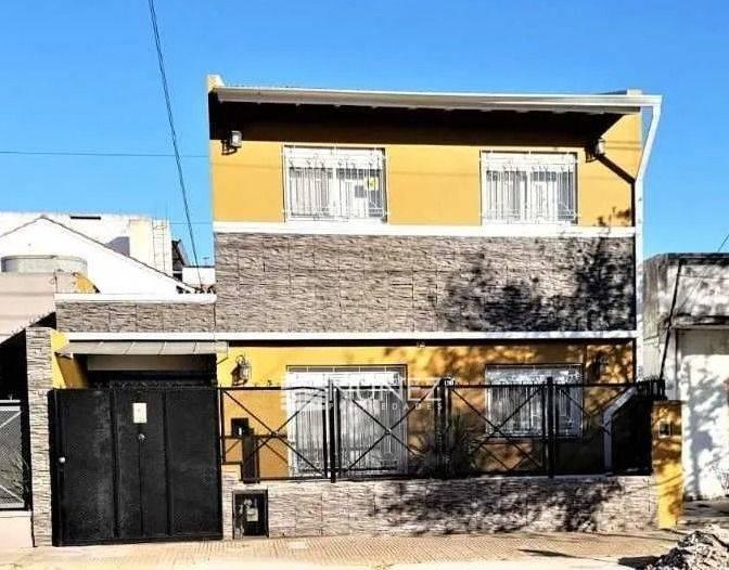 Casa · 160m² · 4 Ambientes · 1 Cochera