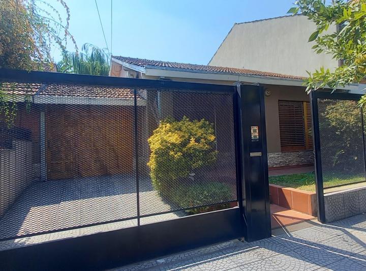 Casa · 120m² · 4 Ambientes · 3 Cocheras