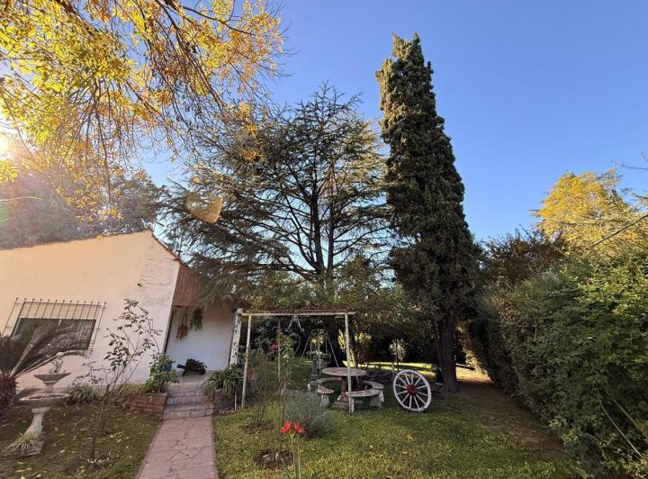 Casa · 100m² · 4 Ambientes · 3 Cocheras