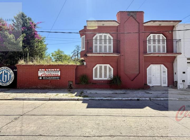Casa · 176m² · 6 Ambientes · 1 Cochera