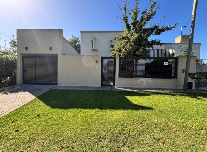 Casa · 120m² · 4 Ambientes · 2 Cocheras