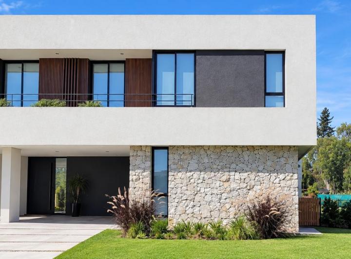 Casa · 200m² · 5 Ambientes · 2 Cocheras
