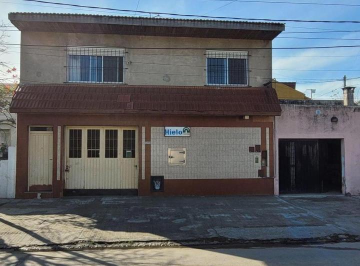 Casa · 221ha · 6 Ambientes · 1 Cochera