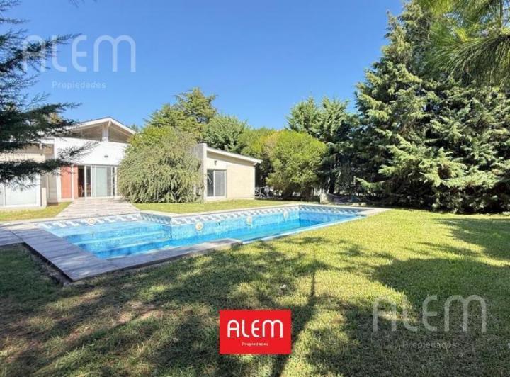 Casa · 165m² · 4 Ambientes · 2 Cocheras