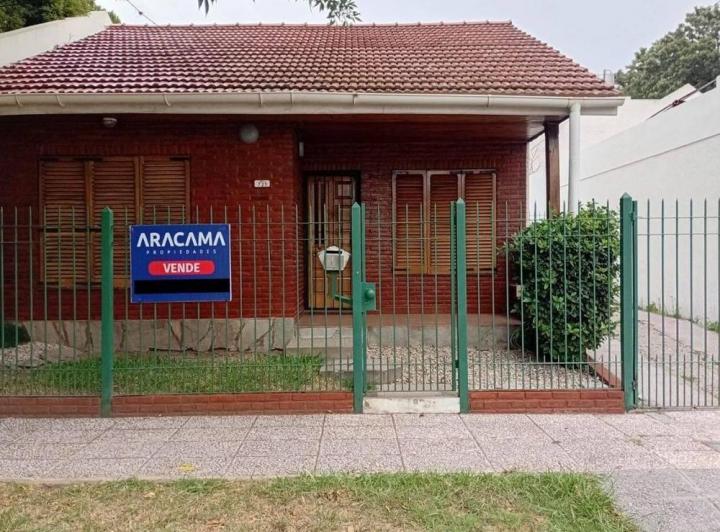 Casa · 115m² · 2 Ambientes · 2 Cocheras