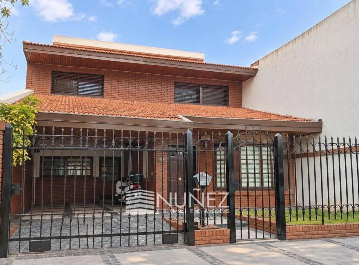 Casa · 232m² · 5 Ambientes · 2 Cocheras