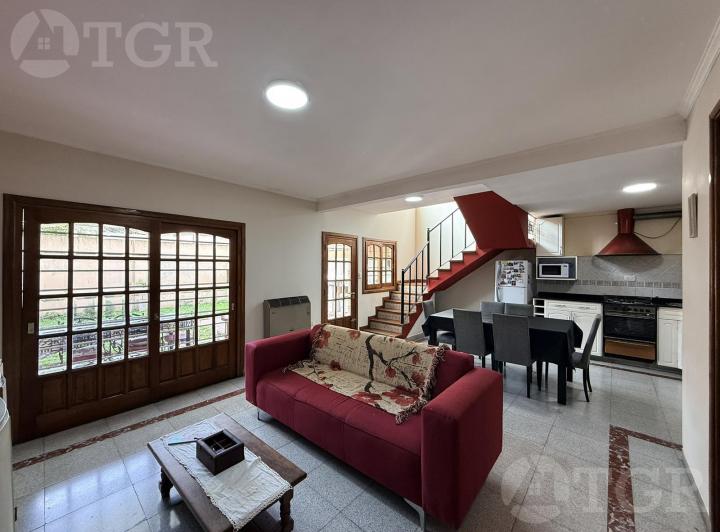 Casa · 210m² · 4 Ambientes · 1 Cochera