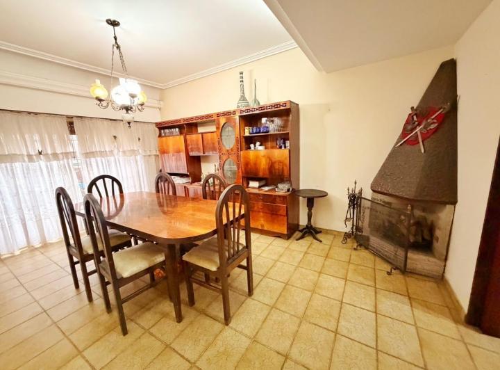 Casa · 225m² · 4 Ambientes · 1 Cochera
