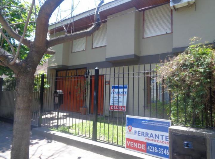 Casa · 155m² · 6 Ambientes · 3 Cocheras