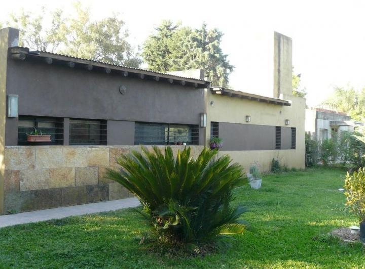 Casa · 200m² · 4 Ambientes · 2 Cocheras
