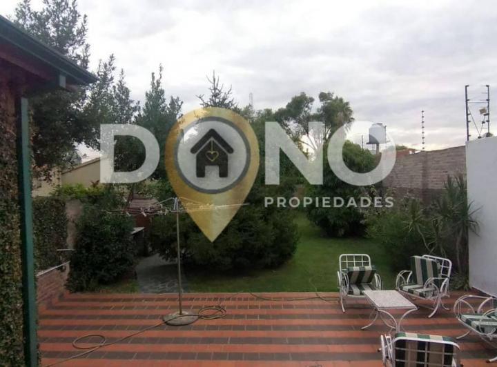 Casa · 216m² · 4 Ambientes · 2 Cocheras