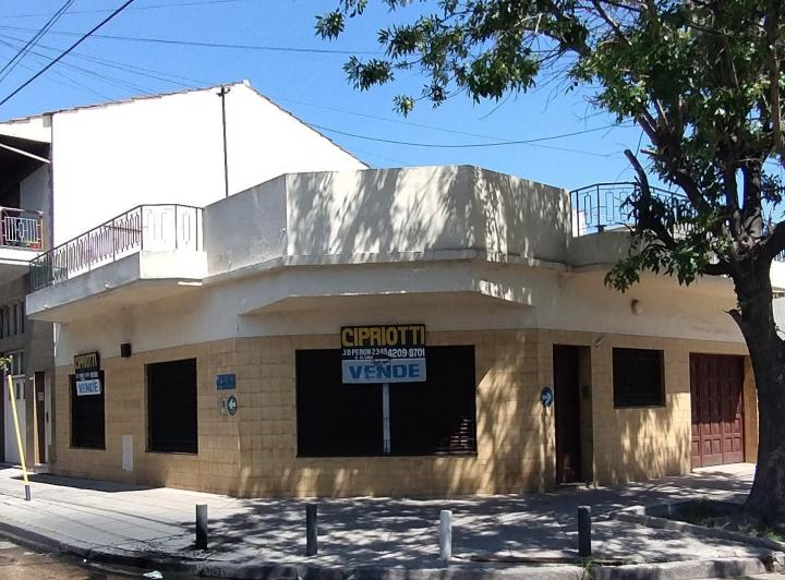 Casa · 1m² · 3 Ambientes · 1 Cochera