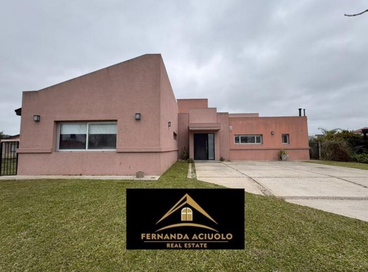 Casa · 156m² · 4 Ambientes · 4 Cocheras