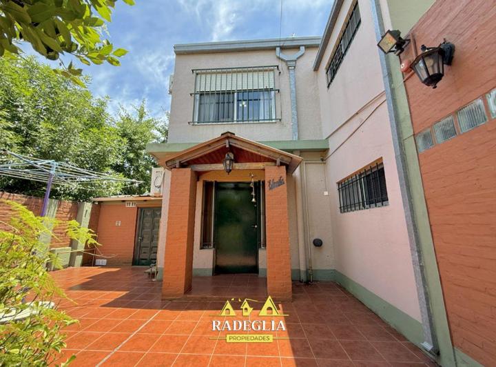 Casa · 130m² · 3 Ambientes · 1 Cochera