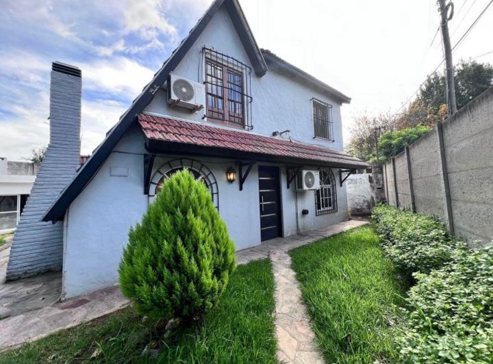 Casa · 190m² · 4 Ambientes · 1 Cochera