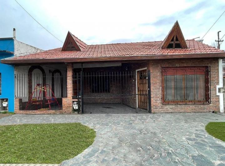 Casa · 110m² · 3 Ambientes · 1 Cochera