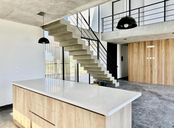 Casa · 265m² · 4 Ambientes · 2 Cocheras