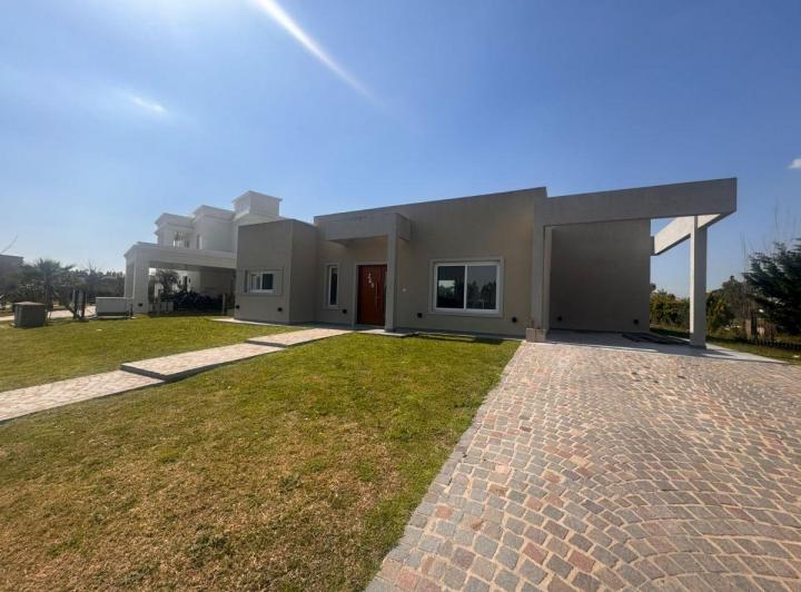 Casa · 125m² · 4 Ambientes · 1 Cochera