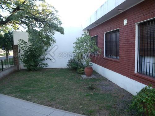 Casa · 100m² · 3 Ambientes · 1 Cochera