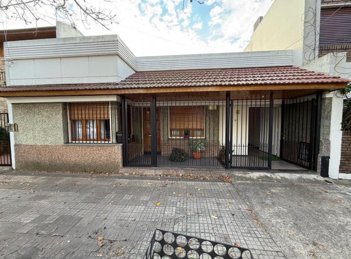Casa · 130m² · 4 Ambientes · 1 Cochera
