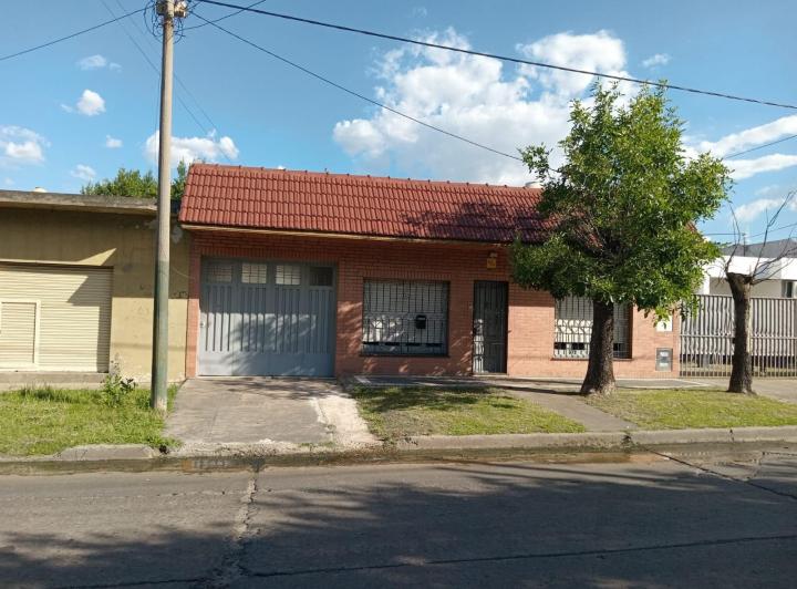 Casa · 200m² · 3 Ambientes · 2 Cocheras