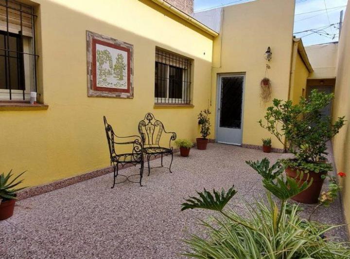 Casa · 210m² · 4 Ambientes · 2 Cocheras