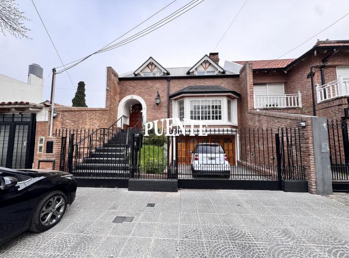Casa · 362m² · 6 Ambientes · 5 Cocheras