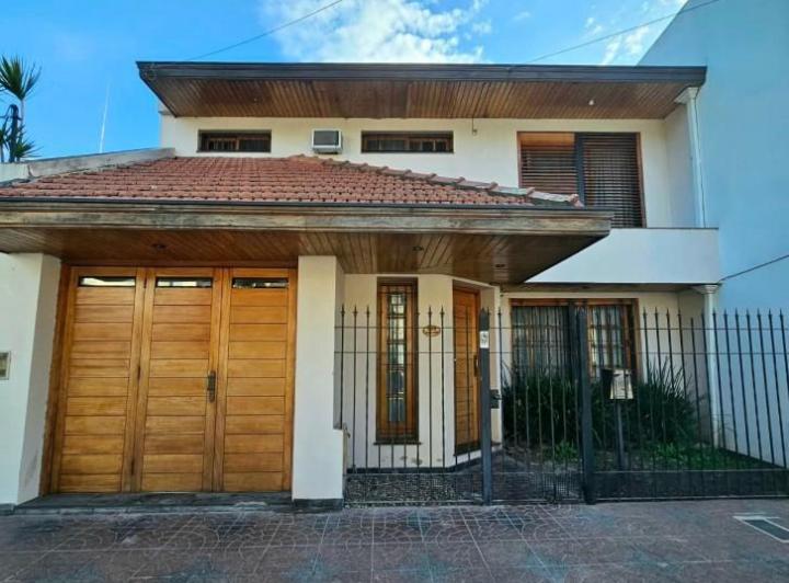 Casa · 176m² · 4 Ambientes · 2 Cocheras