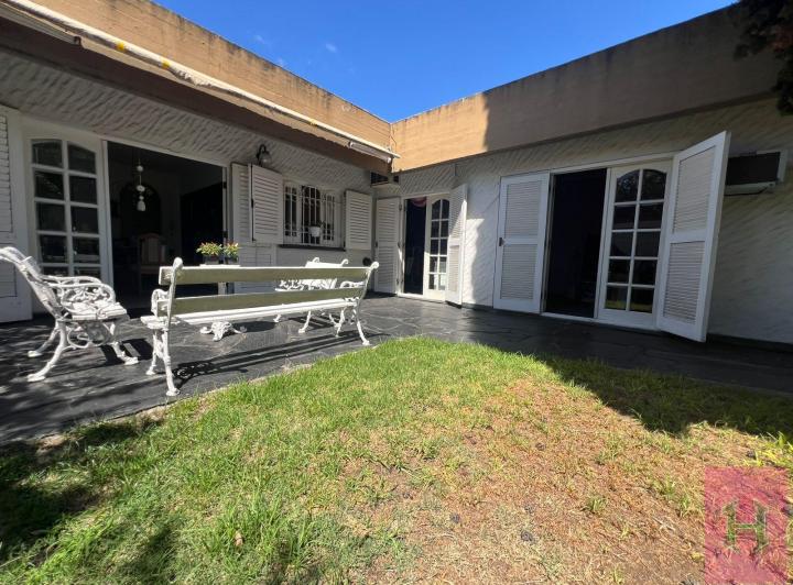 Casa · 350m² · 4 Ambientes · 1 Cochera