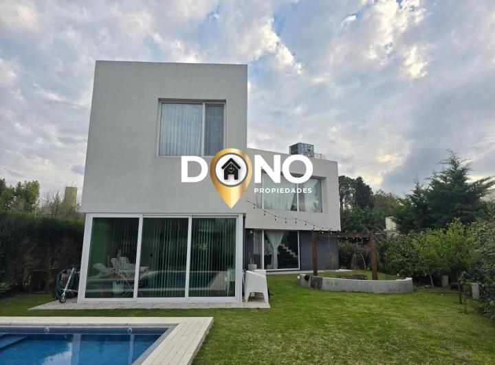 Casa · 300m² · 4 Ambientes · 3 Cocheras