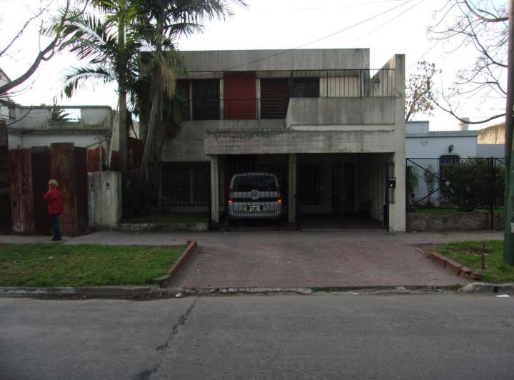 Casa · 250m² · 6 Ambientes · 2 Cocheras