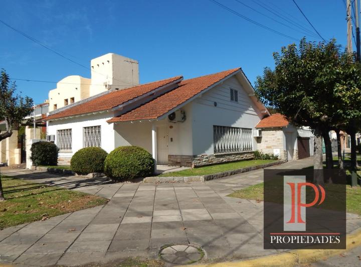 Casa · 150m² · 4 Ambientes · 2 Cocheras