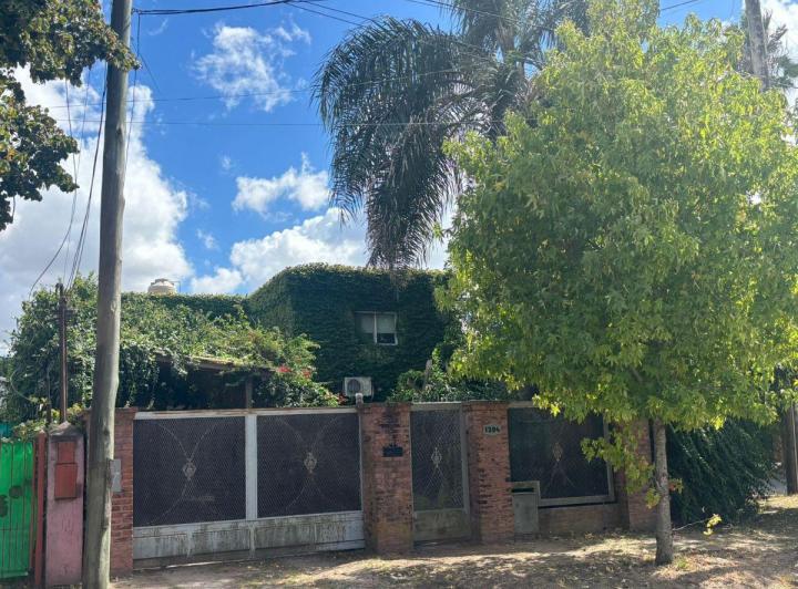 Casa · 200m² · 4 Ambientes · 3 Cocheras