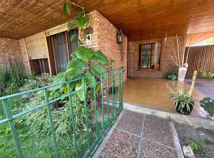 Casa · 120m² · 3 Ambientes · 5 Cocheras