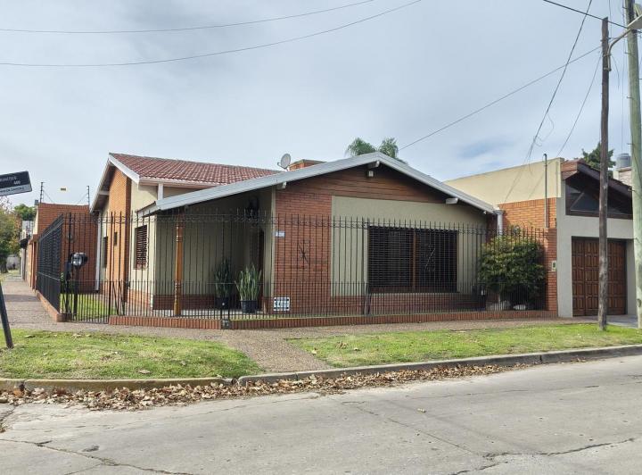 Casa · 190m² · 4 Ambientes · 2 Cocheras